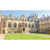 貝利奧爾學院是牛津大學最古老的學院之一，新任外相約翰遜也是這學院的畢業生。