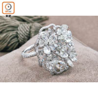 Jasmine鑽石戒指、鑲有共重約11卡鑽石
