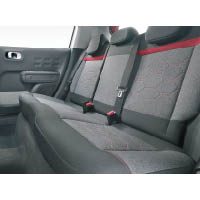 在Citroën Advanced Comfort理念下，乘坐空間變得更寬敞，尤其是肩膊位，比前款闊20mm。