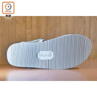 Suicoke創立於2006年，本身不是製作涼鞋而是製作Accessories的，2012年才開始生產機能涼鞋，最出名的就是用上了Vibram膠製作鞋底。