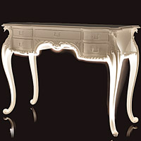 Neo Neon Cathode Console Table<br>沿邊鋪設了霓虹燈，把傳統家具的婀娜線條，以及豐富漆油表面完整地呈現出來。