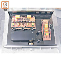 採用手工配線的電路板，將音訊以最直接的方法放大。