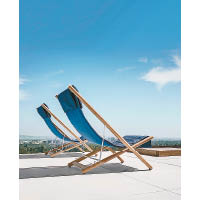 Gloster Voyager<br>海洋色系躺椅，可輕易摺疊，又方便攜帶，露營、野餐大派用場。$11,448/件（a）
