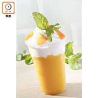 泰國杧果王椰子泡沫 $34<br>杧果汁上可不是普通忌廉，其實是Cream狀的椰子泡沫，不用飲管而直接飲用，能嘗到椰香與杧果味，零舍夾。