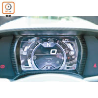 7吋高清TFT屏幕，能顯示車速、引擎轉速、Turbo壓力、油溫及G Meter數值等豐富行車資料。