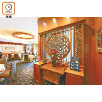 酒店餐廳酒吧設施選擇多，包括鐵板燒、新式台灣料理、自助餐、潮州料理及日本料理多種口味。