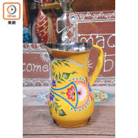 產自印度喀什米爾的水壺，色調鮮明。$199