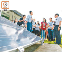 同學們到當地的太陽能產業參觀，學習最新的太陽能科技。