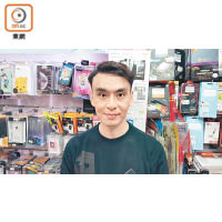 先達手機店店主 Simon