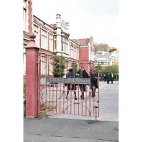 1871年創辦的Otago Girls' High School，位於南島第二大城市Dunedin。