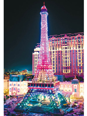 澳門巴黎人鐵塔以實物的二分一比例打造，氣勢宏偉。