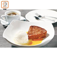 Soft Hazelnut Cake with Cold Eggnog and Vanilla Ice Cream $128<br>當地直送的榛子蛋糕，配以自家製雲呢拿雪糕和Eggnog甜蛋酒，是阿爾巴地道食法。