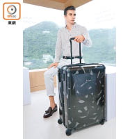 黑色水墨圖案Tegra-Lite Large Trip Packing Case $9,090