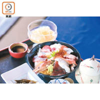 很多人專程到鳥羽展望台，都是為了品嘗食國藏王餐廳的海鮮丼，售¥1,940（約HK$147）