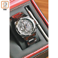 M Chronograph腕錶<br>黑色鋼帶Chronograph腕錶，特別用上瑞士Ronda石英機芯，配合三圈錶盤及置有M徽章的黑色錶面，又Man又型格。<br>售價：$4,330