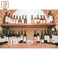 酒窖內放滿該國不同小酒莊的葡萄酒，有些年產只有數百支！