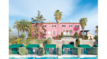 西班牙精品酒店Gran Hotel Son Net，是一間度假式酒店，客人主要來自鄰近的歐洲國家，實習期間可讓學生了解不同國家的獨特文化。