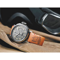 Zenith Heritage Pilot Ton-Up腕錶DGR特別版，啡色皮革錶帶上印有Distinguished Gentleman's Ride標誌，全球限量5枚，作為送贈DGR籌款活動全球傑出募款者。