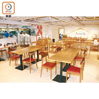 餐廳設有大量嬰兒椅，並配備兒童餐具，用餐時更見方便。