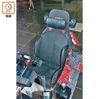 G-Force座椅內置油壓臂，可模擬推背及凹凸路況，還加入5.1聲道音響。