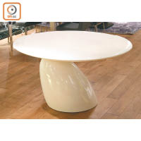 Parable Dining Table<br>2002年設計的餐桌，直徑130cm，適合一家人圍着坐。質料為玻璃纖維，耐用易打理，枱腳設計亦盡顯線條美。