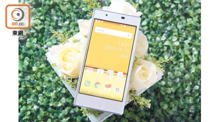 Qua phone用上5吋720p屏幕，配以Android 5.1系統。售價：$3,980