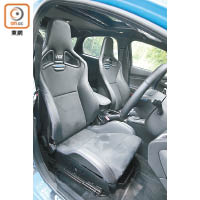 Recaro Shell Seat的包裹程度十分高，車速再高也可令人安心。