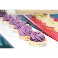 沖繩紫薯撻<br>紫薯蓉甘香軟滑配以鬆化撻皮同吃，入口即溶，帶來甜蜜滿足感。