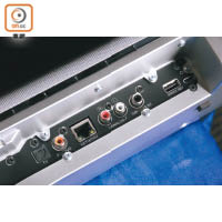 可透過光纖或同軸接駁藍光機或CD機，另設有大路的RCA輸入插口。