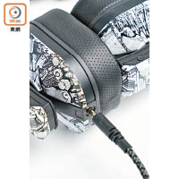 附送無氧銅鍍銀耳機線，還可拆出來讓耳機迷升級換線。