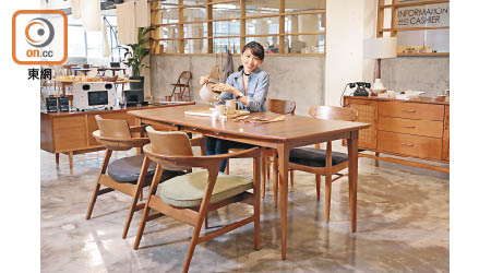 Cardiff長形木製餐桌 $9,380Warner、弧形椅背設計餐椅（備有青綠、黑色選擇） $4,500/張<br>逾9,000平方呎的生活概念店，結合家具、文化、餐飲等元素於一身。