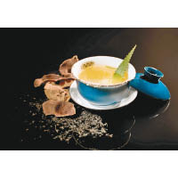 Oriental Artisan $108<br>陳意齋陳皮製作的糖漿配普洱，微鹹中帶出濃茶味。