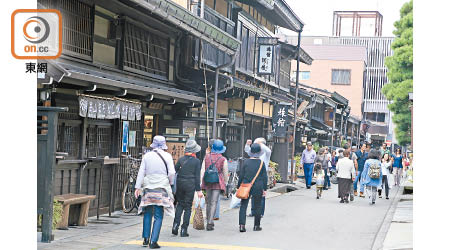 三町早於16世紀豐臣秀吉平定藩亂後出現，是歷史悠久的古街。