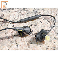 Jabra Sport Pulse特別版售價：$1,199（a）<br>音色：★★★★<br>操作：★★★★★<br>續航：★★★<br>（以5★為滿分）