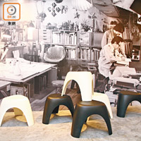 「象腳椅」是柳宗理著名設計之一，圓渾的三腳設計帶出穩重感，聚脂纖維材質夠堅硬，把它們互相疊起，還可以變化出另類美態。