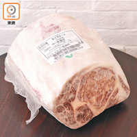 日本鹿兒島A5和牛肉眼 $175/100克<br>日本和牛是凍肉店的主打，入貨後自行切割包裝，每一片都斤両十足，肉汁豐腴肥美。