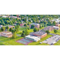 密蘇里州的Saint Paul Lutheran High School是基督教小型中學，環境相對寧靜。