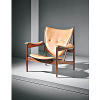 丹麥設計巨人Finn Juhl於1949年推出的《酋長椅》FJ49A號，由工匠大師Niels Vodder製造，乃Designer Chair的經典。（估價150~200萬港元）