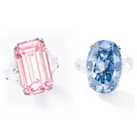 除了「蔚藍」外，是次拍賣還帶來一系列名貴彩鑽，左邊的濃彩粉紅鑽石重17.07卡拉（估價為1,200萬至多1,500萬美元），右邊的深彩藍色鑽石重7.74卡拉（估價為900萬至1,400萬美元）。