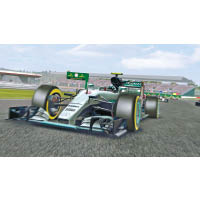 玩家可駕駛MERCEDES AMG PETRONAS車隊的新款F1 Hybrid賽車。