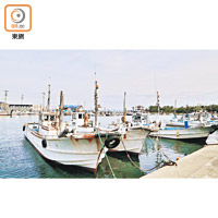 想乘船沿海遊覽或釣魚，每兩小時收費￥10,000起（約HK$710）。