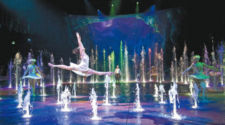 水舞間設有高科技舞台，結合演員台上美麗的舞姿，令人一看難忘。