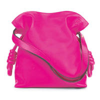 Loewe Flamingo Bag是另一深受時裝人歡迎的Bucket Bag。