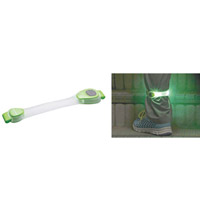 GENTOS AX LED SAFETY BAND<br>LED安全燈帶，可繫於手臂或小腿上，供夜間戶外活動之用。由兩枚橙光/綠光LED組成，設有強光及閃光兩種照明模式。可持續發光70小時。<br>售價：$110