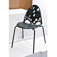 Spider Woman Chair<br>貌似蜘蛛的座椅，由著名家具設計品牌「Hay」推出，結構實淨而輕巧。