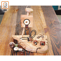 家品以外，頸鏈與匙扣亦是木獨莊的主打。$280~$380/件（a）