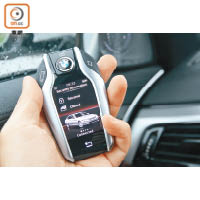 Display Key整合了觸控顯示屏，可顯示車輛資訊及遙控通風系統或加熱功能。
