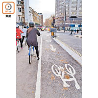 連單車徑也有專用交通燈，設計十分細心。