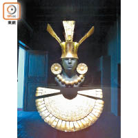博物館本身設有金銀展館，內有世界藏量最多的前哥倫布時期金銀飾物。