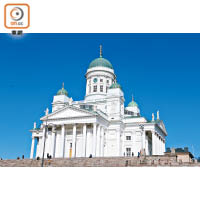 位於參議院廣場的赫爾辛基主教座堂（Helsinki Cathedral），建於1830年，芬蘭獨立前的名稱為St Nicholas' Church，獨立後才改為現在的名字。